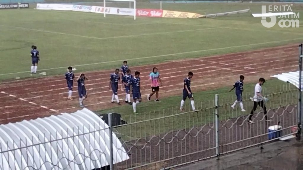 Hujan Deras, Laga Naga Emas Asri vs Mojosari Dihentikan