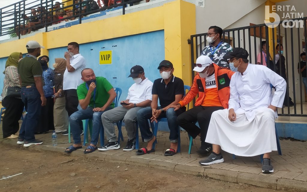 Duduk di Bangku Penonton, Gus Irsyad dan Gus Ipul Pastikan Pertandingan Sportif