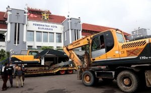 Pemkot Surabaya Kirim 60 Personel, 3 Alat Berat dan 5 Dump Truk ke Batu