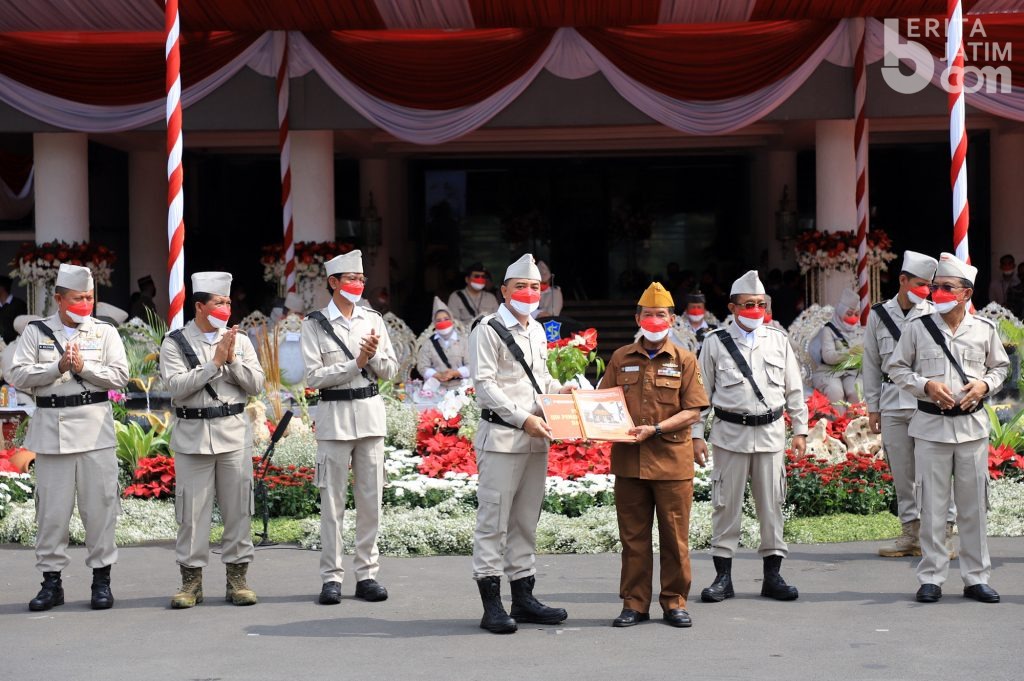 Hari Pahlawan, Wali Kota Surabaya Pimpin Upacara hingga Tabur Bunga di TMP