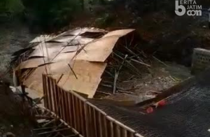 Proyek Rehabilitasi Jembatan Bogem Magetan Rusak Diterjang Banjir