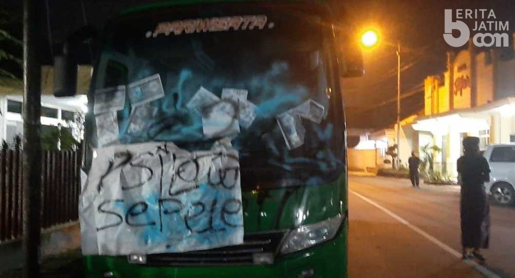 Bus Tim PSIL Lumajang Jadi Sasaran Aksi Vandalisme