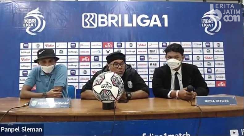 Kalah dari Persib Bandung 1-3, Pelatih Persela Lamongan Tidak Fokus Saat Press Conference