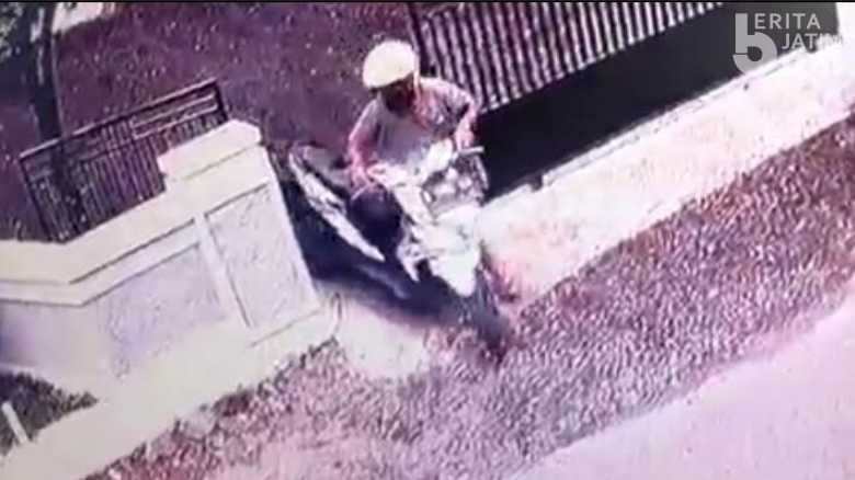 Terekam CCTV, Sepeda Motor Milik Guru di Probolinggo Digondol Maling