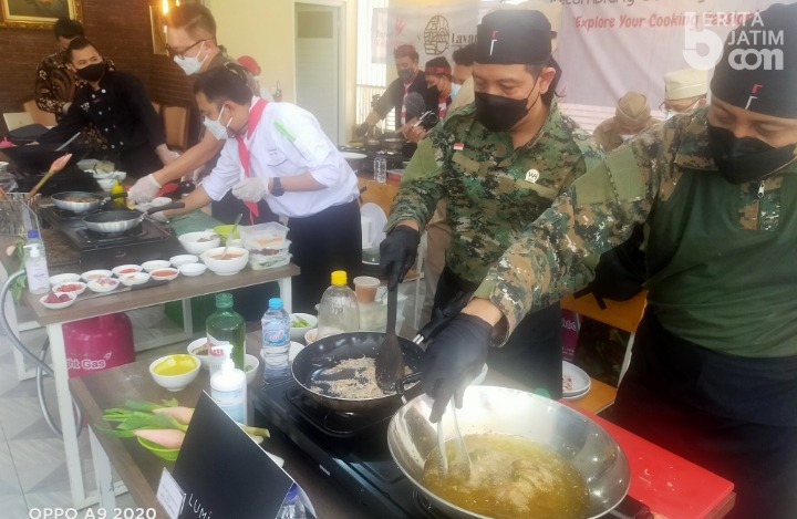 Para Chef Hotel Berbintang Ditantang Memasak Pakai Kecombrang