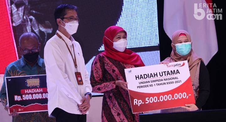 Bankjatim Bagikan Uang Ratusan Juta Untuk Nasabah Simpeda