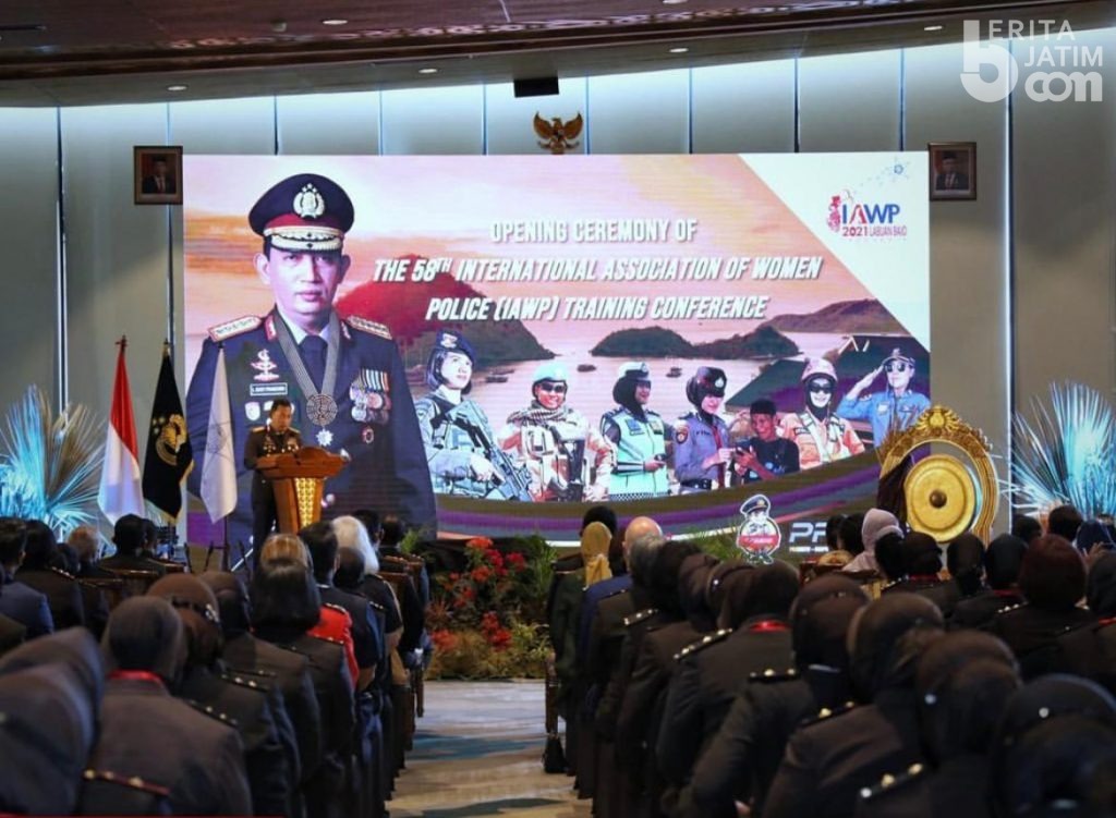 12 Polwan Polda Jatim Berpartisipasi dalam Konferensi IAWP 2020 di Labuan Bajo