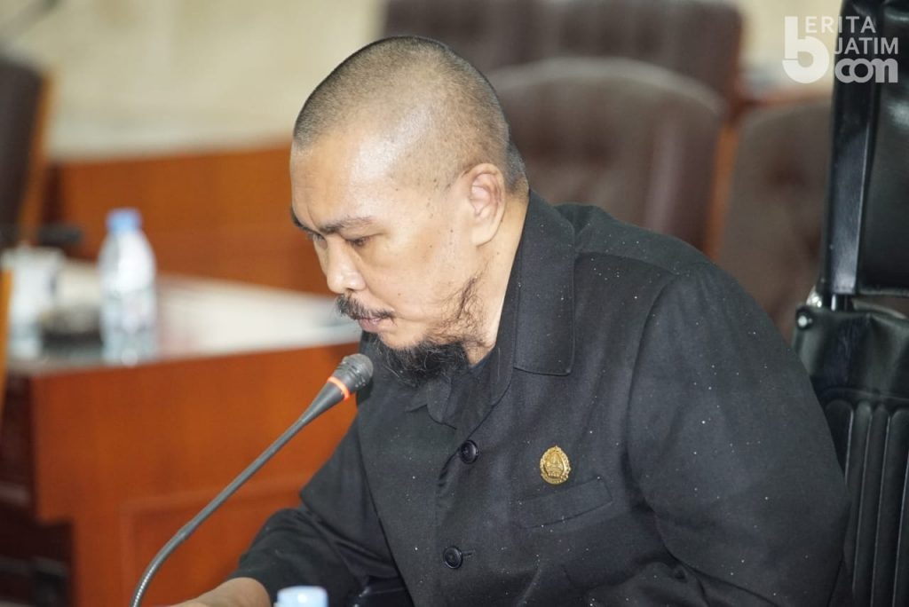 Ketua Fraksi Pandekar DPRD Jember Bacakan Pandangan Akhir di Kursi Roda