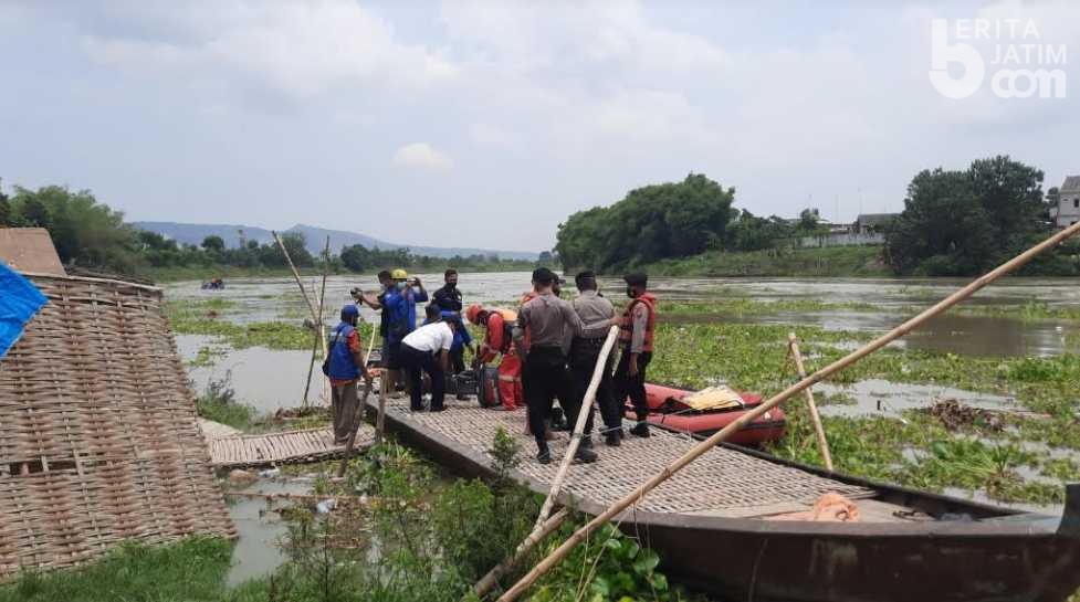 Perahu Tenggelam di Bengawan Solo, Tiga Orang Selamat, Puluhan Hilang