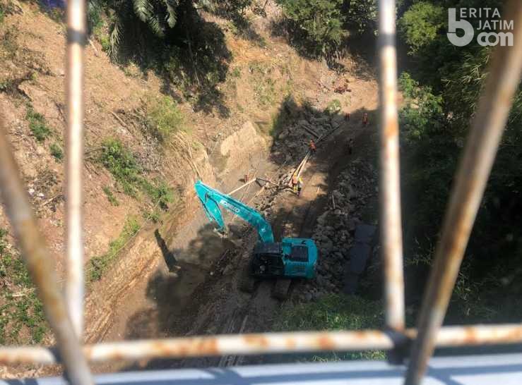 Sepanjang Sungai Gandong Magetan Rawan Longsor