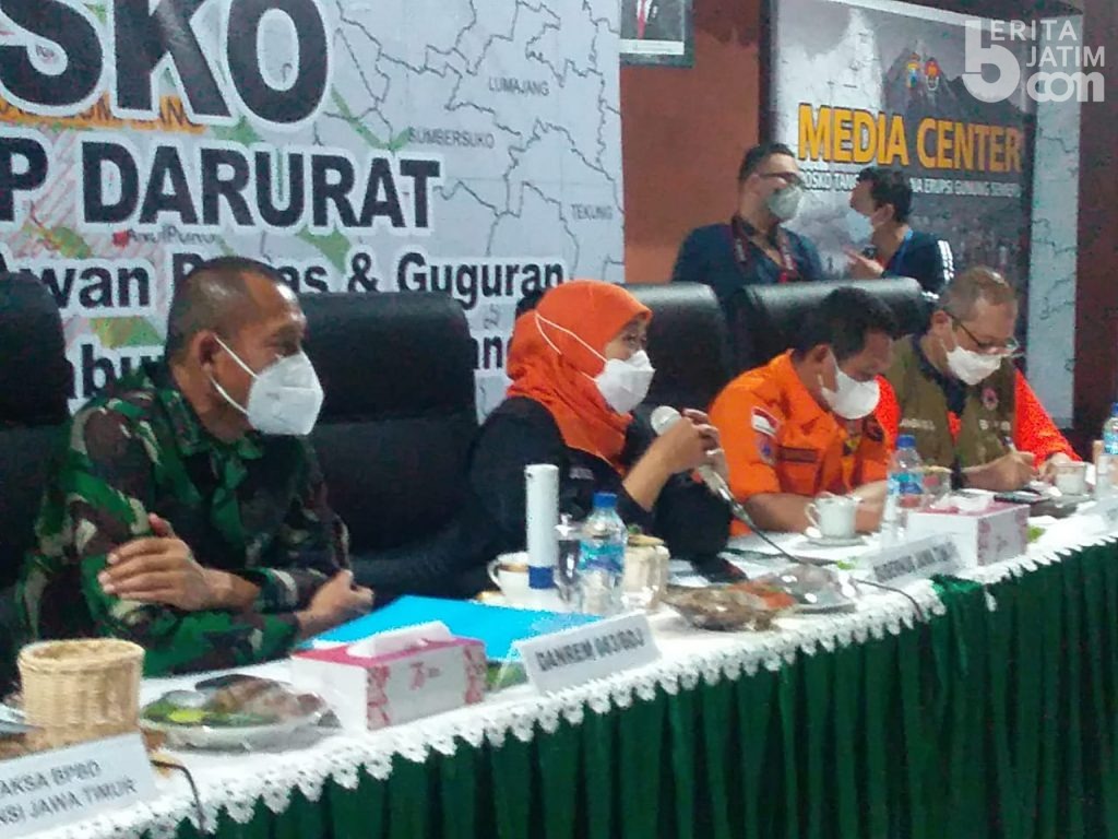 Khofifah: Korban Erupsi Semeru Tak Boleh Terlalu Lama di Pengungsian