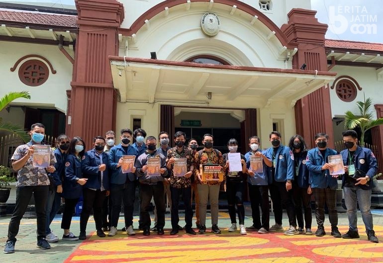 Jelang Putusan Stella Monica, Aktivis Serahkan Petisi di PN Surabaya