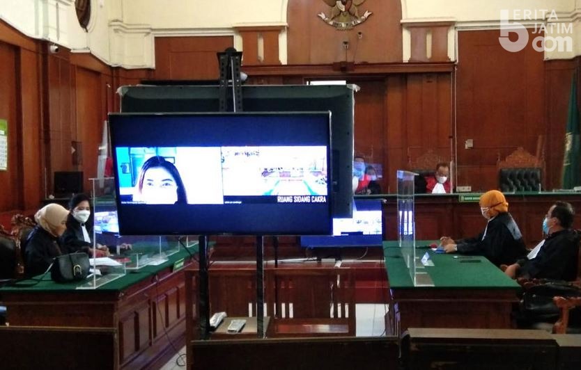 Jaksa Tuntut 10 Bulan pada Mantan Istri Bos Minyak Kayu Putih
