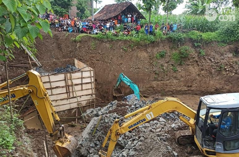 Kronologi 2 Orang Meninggal Tertimbun Pondasi Jembatan Ambrol di Ponorogo