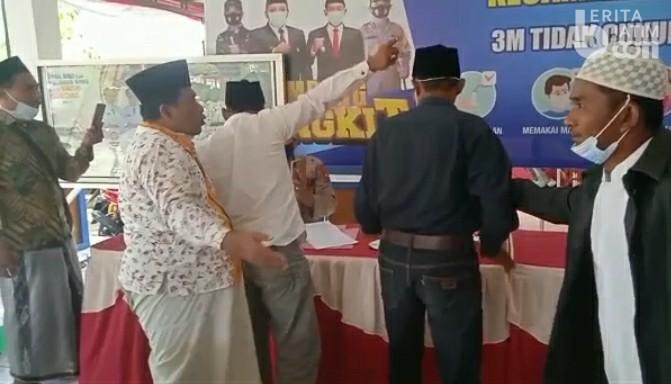 Warga Olor Tolak Pj Kades karena Bukan Warga Sampang