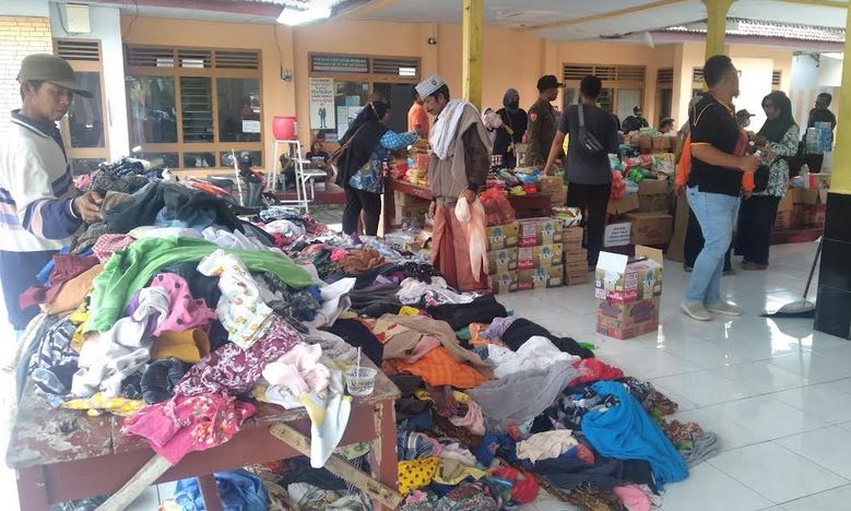 Pengungsi Gunung Semeru Kekurangan Pakaian Dalam dan Kebutuhan Balita