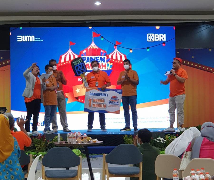 Dua Mobil Diboyong Warga Tulangan, Rebut Undian BRI Simpedes