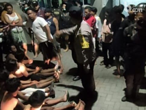 Hendak Tawuran, 12 Remaja di Tanjungsari Surabaya Dibekuk Polisi