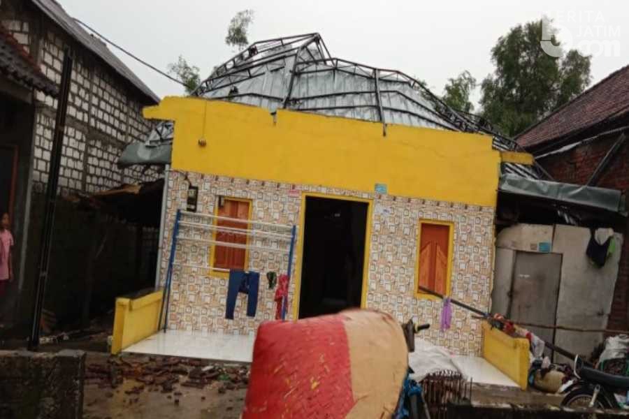 Hujan Campur Angin Kembali Terjang Rumah Warga Kembangbahu Lamongan