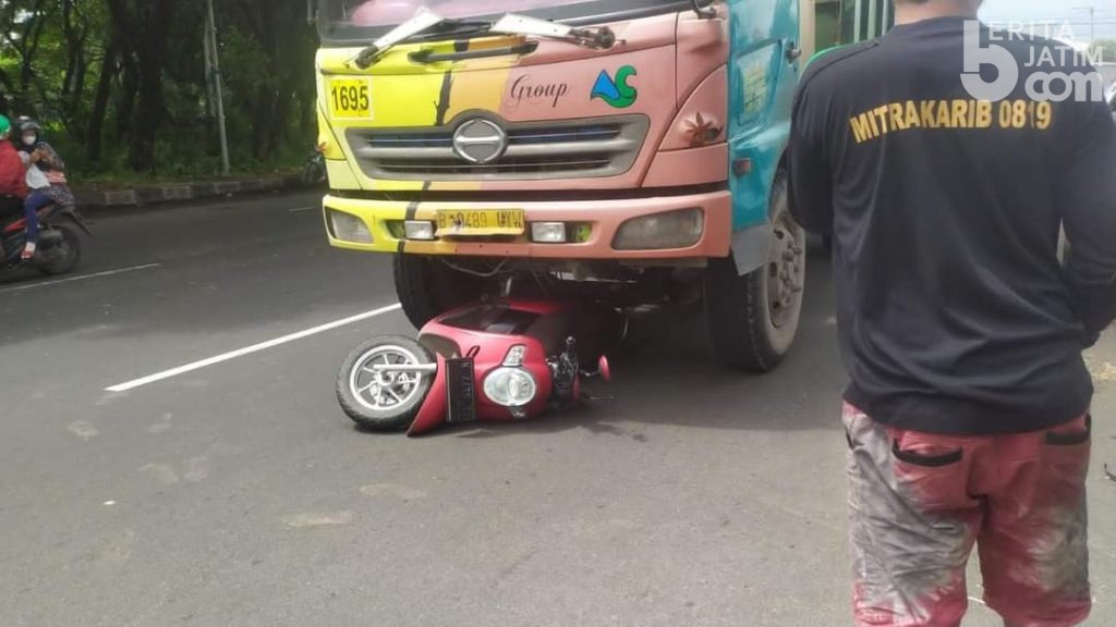 Tertabrak Truk di Bundaran Apollo Gempol, 2 Pelajar Pasuruan Meninggal