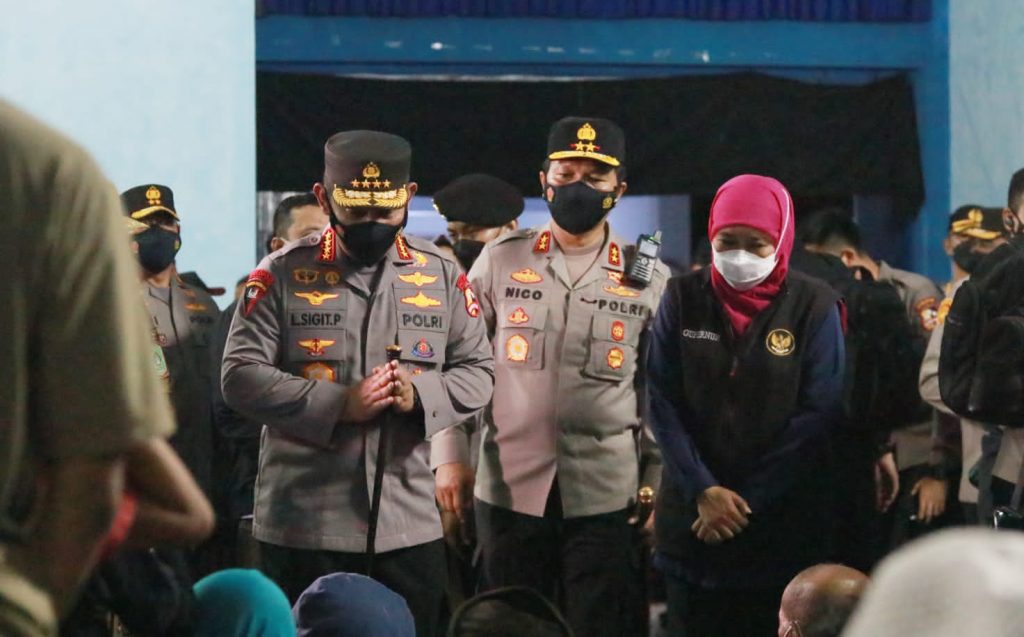 Kapolri Kunjungi Korban Erupsi Gunung Semeru