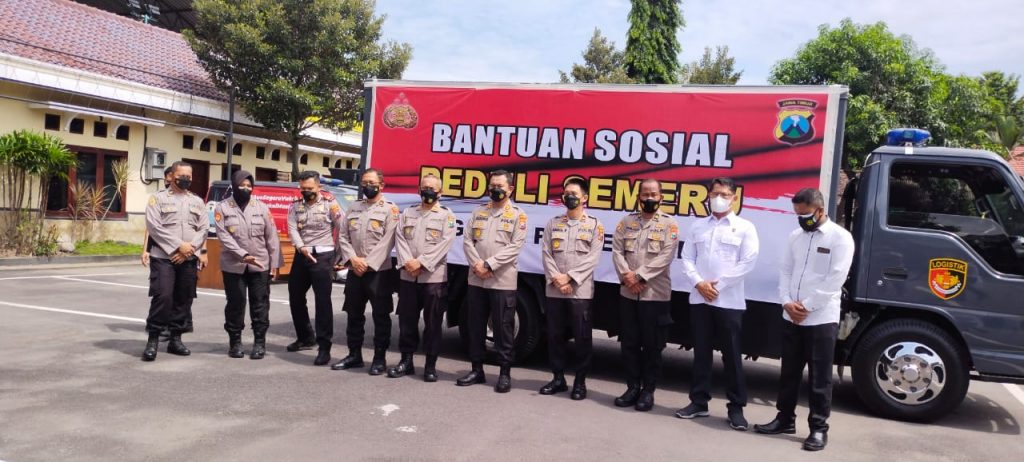 Polres Kediri Kirim Bantuan APD Dan Logistik Untuk Korban Erupsi Semeru