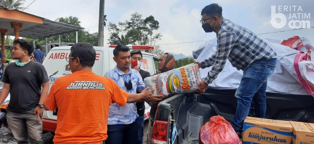 PWI Malang Raya Kirimkan Bantuan Erupsi Semeru Langsung ke Rumah Warga