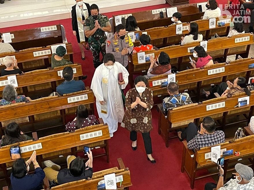 Ikut Pantau Ibadah Natal di Gereja, Puan: Covid-19 Tak Kurangi Kekhidmatan
