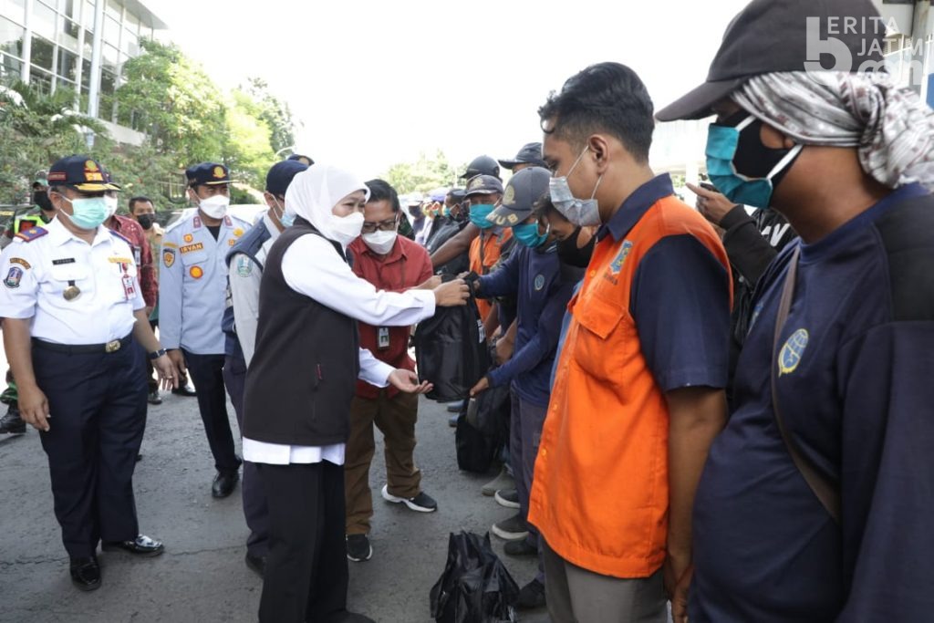 Tinjau Terminal Bus Purabaya Jelang NATARU, Gubernur Khofifah Apresiasi Langkah Presisi Polri Tes Urine Sopir dan Kondektur Bus