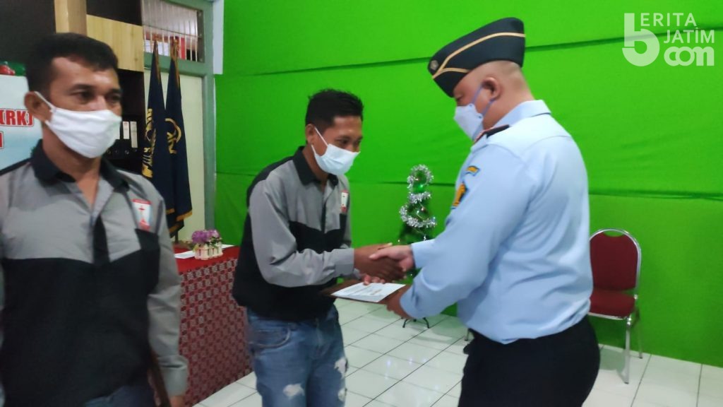Selain Bisa ‘Video Call’ dengan Keluarga, 24 Warga Binaan Lapas Pasuruan Terima Remisi