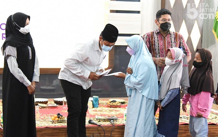 Santuni 271 Anak Yatim Akibat Covid-19, Wali Kota Kediri Jamin Pendidikannya Hingga SMA