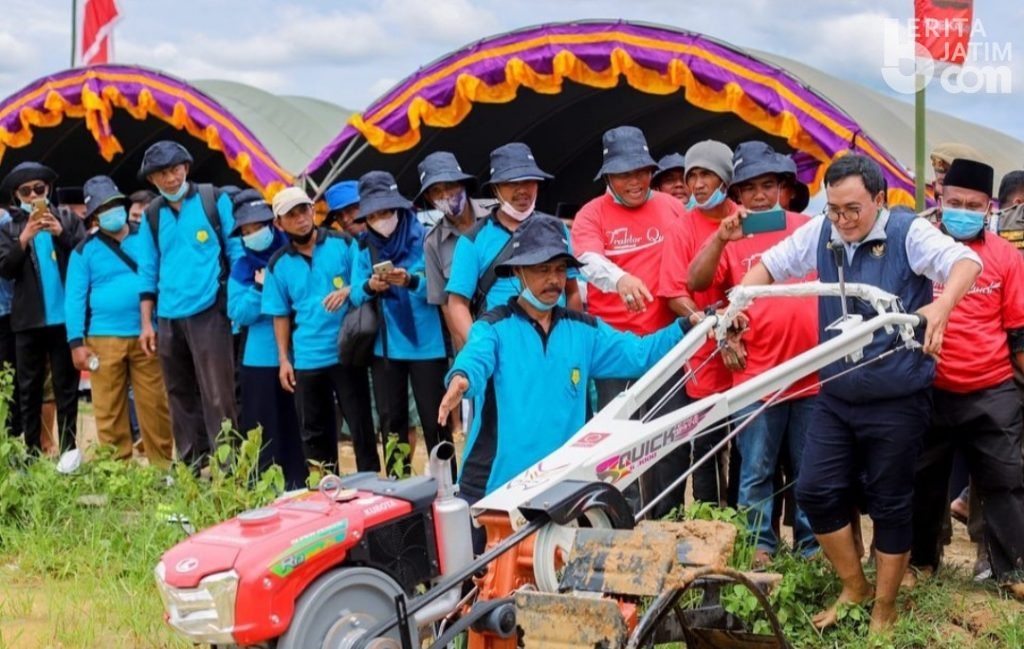 Traktor Gratis Bagi Petani di Pamekasan