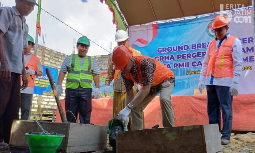 Amin Said Husni Letakkan Batu Pertama Graha IKA PMII Pamekasan
