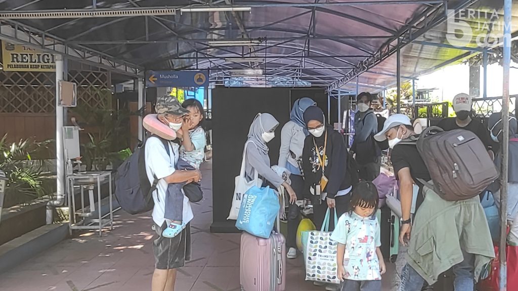 Liburan ke Bali Ramai, Prokes di Pelabuhan Ketapang Ketat
