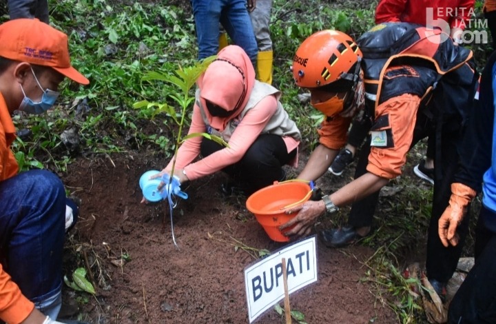 1.400 Batang Pohon Ditanam di Daerah Resiko Tinggi Kabupaten Mojokerto