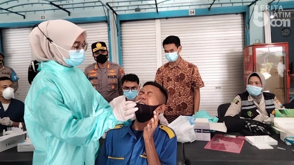 Masuk Terminal Kertajaya Mojokerto, Sopir dan Penumpang Dites Urine