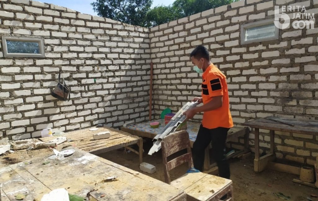 Angin Kencang Rusak Rumah Warga di Pamekasan