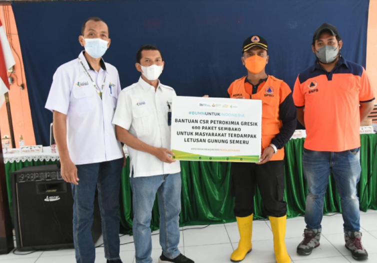 Petrokimia Gresik Didistribusikan 600 Bantuan Paket Sembako ke Korban Erupsi Gunung Semeru