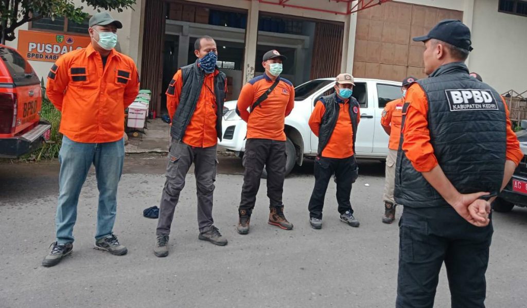 Gerak Cepat, Bupati Kediri Kirim Bantuan untuk Korban Erupsi Semeru