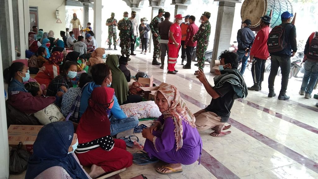 Selain Makanan, Pengungsi di Pronojiwo Butuh Selimut dan Alas Tidur
