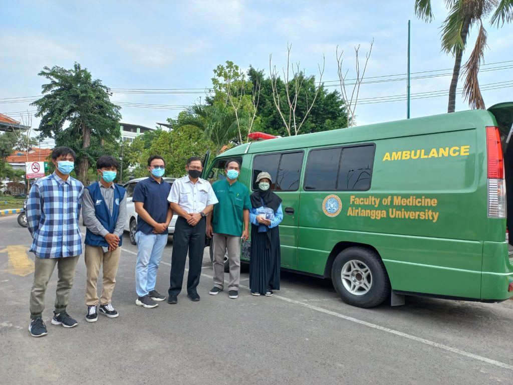 Tim Gabungan FK Unair, RSUD Dr Soetomo, RSUA, RSTKA Kembali Berangkatkan 2 Dokter dan Relawan ke Lumajang