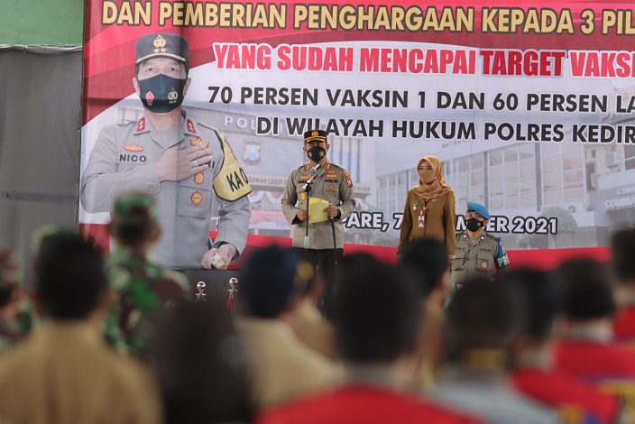 Capai Target Vaksinasi, Tiga Pilar di Kabupaten Kediri Terima Penghargaan