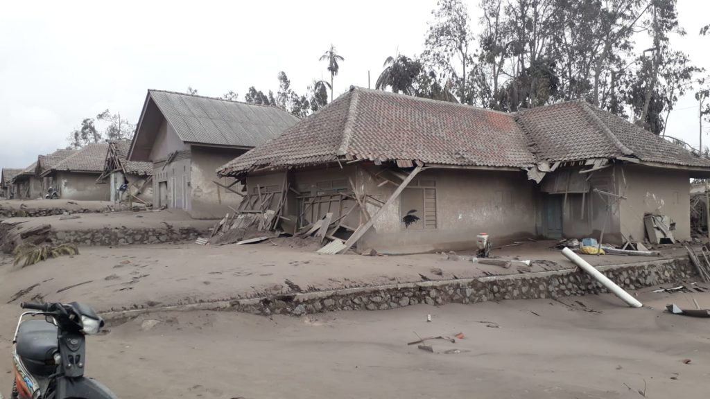 Bahan Bangunan Dibutuhkan Korban Erupsi Semeru Untuk Hunian Sementara