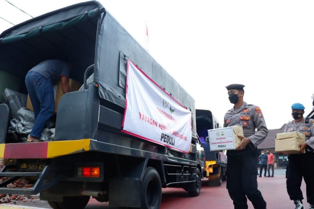 Polres Jombang Kirim Bantuan untuk Korban Erupsi Gunung Semeru