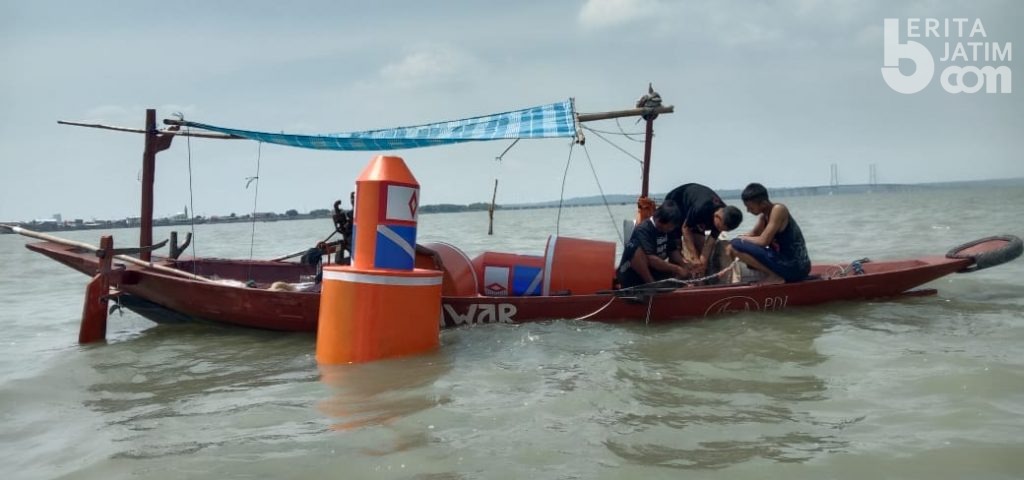 Bikinan Anak SMK, Surabaya Pasang Rambu Laut Pertama Kali Dalam Sejarah