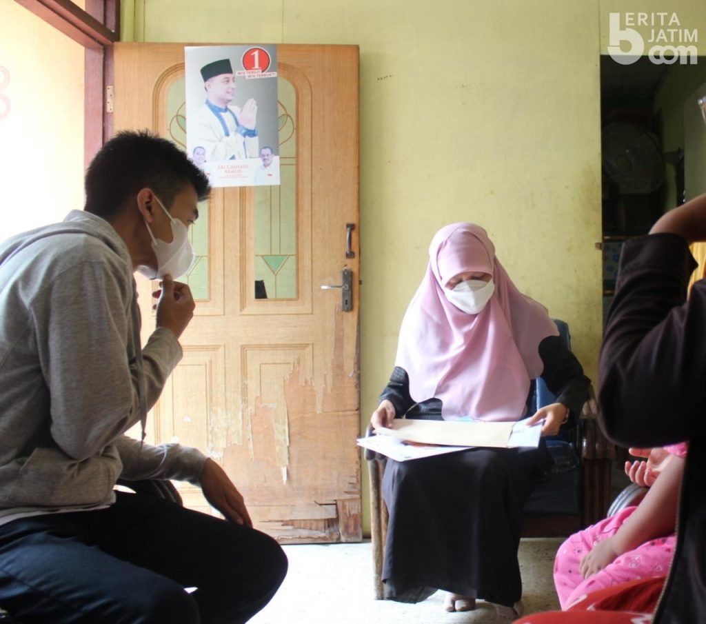 Wakil Ketua DPRD Surabaya Bantu Anak PSK Dolly Urus Akte Lahir