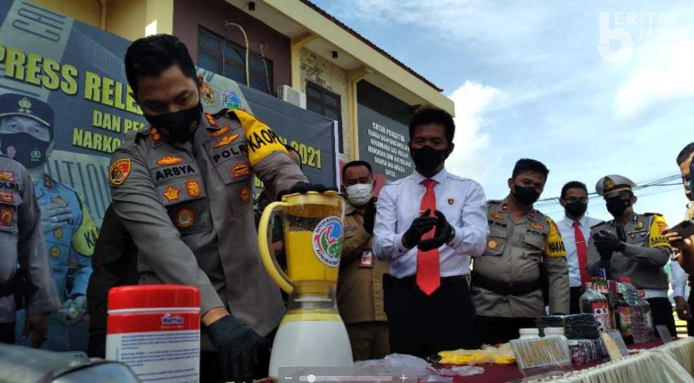 Polres Probolinggo Musnahkan Barang Bukti Hasil Ungkap Selama 2021