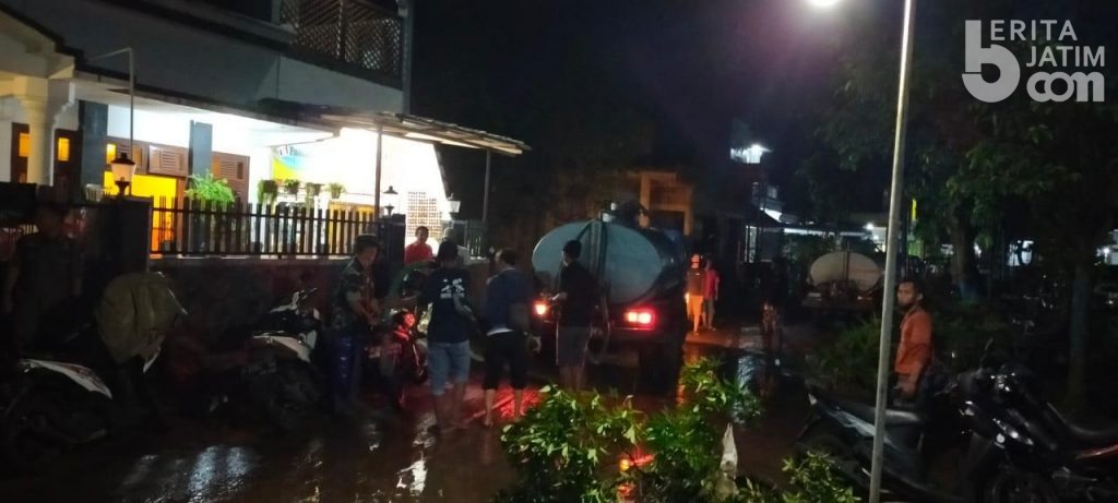 Tirta Pandalungan Dirikan Tandon Air Bersih untuk Korban Banjir di Bumi Mangli Jember