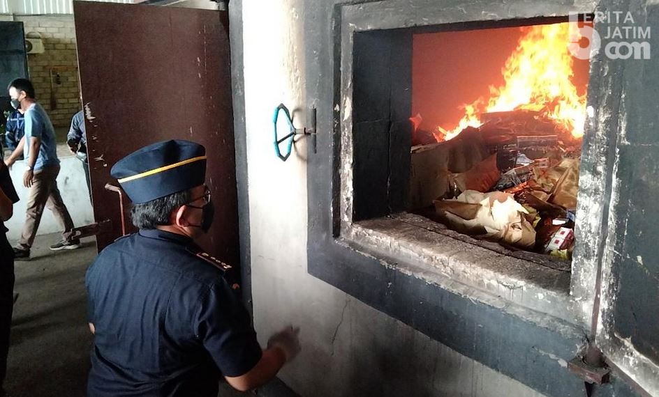 Bea Cukai Malang Musnahkan 4 Juta Batang Rokok Ilegal