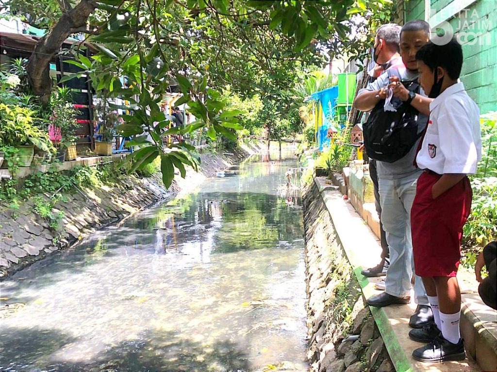 Rafli Temukan Janin yang Dibuang ke Selokan